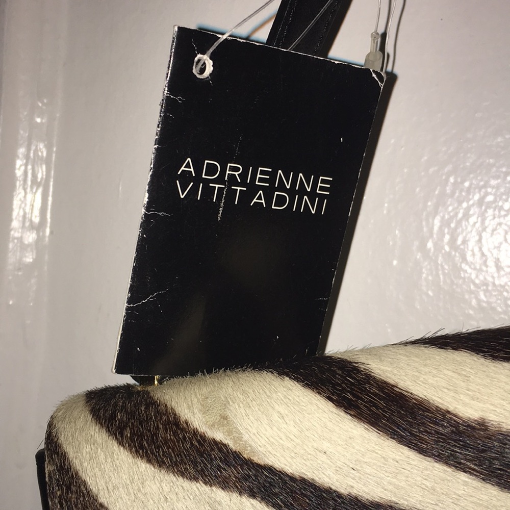 Adrienne Vittadini Zebra print black purse - Picture 4 of 4